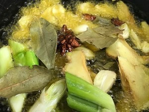 五花肉炖菜的做法
