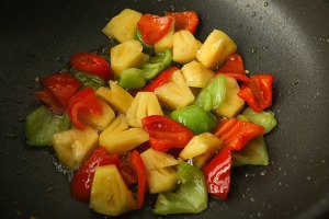怎么做美味的菠萝咕咾虾