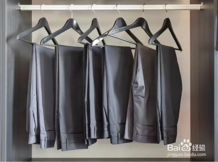 如何挂衣服才能不变形？这才是挂衣服的正确方式