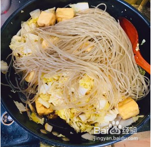 白菜炖粉条加豆腐泡老公最爱吃的