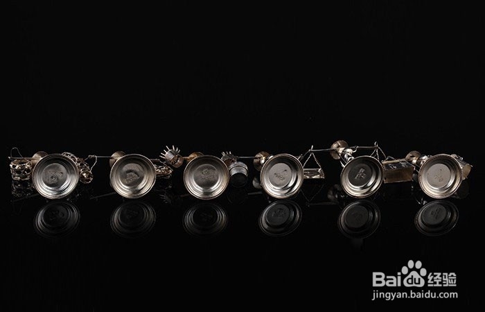 银器中的挑担子人物摆件如何欣赏