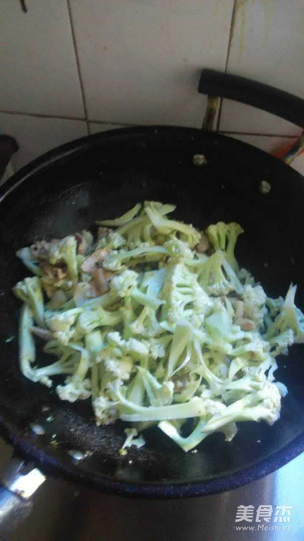 花菜炒肉片的做法