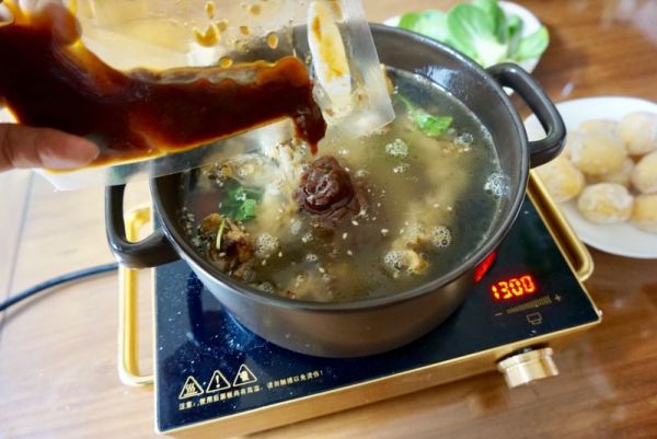 对味酱鸭，一锅两吃#食光社干锅鸭#