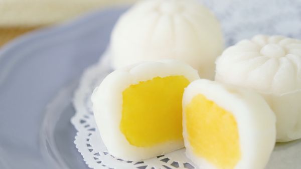 奶黄馅冰皮月饼啦