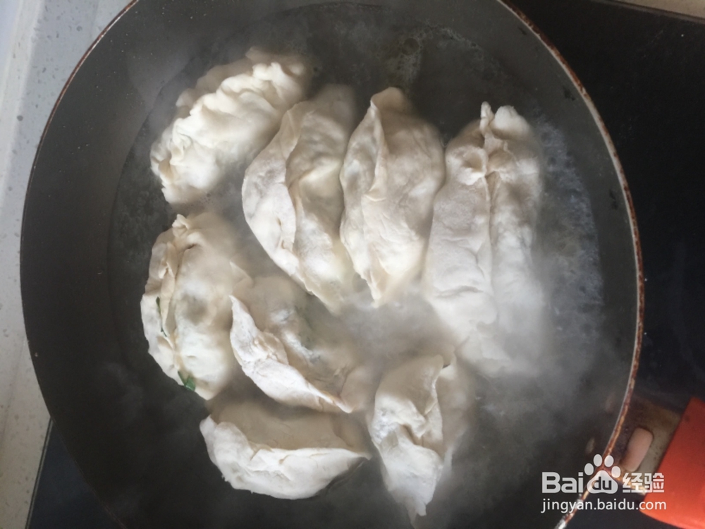 如何做水煎饺子。