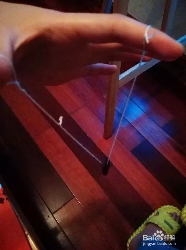 小时候玩的超简易玩具---转纽扣
