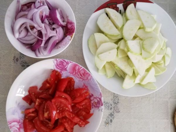 西葫芦炒西红柿