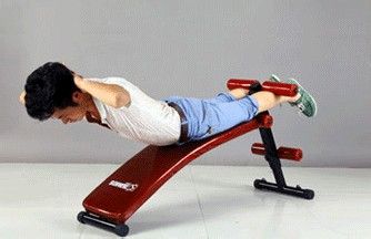 运用仰卧起坐器材强效收腹