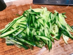 凉拌黄瓜金针菇