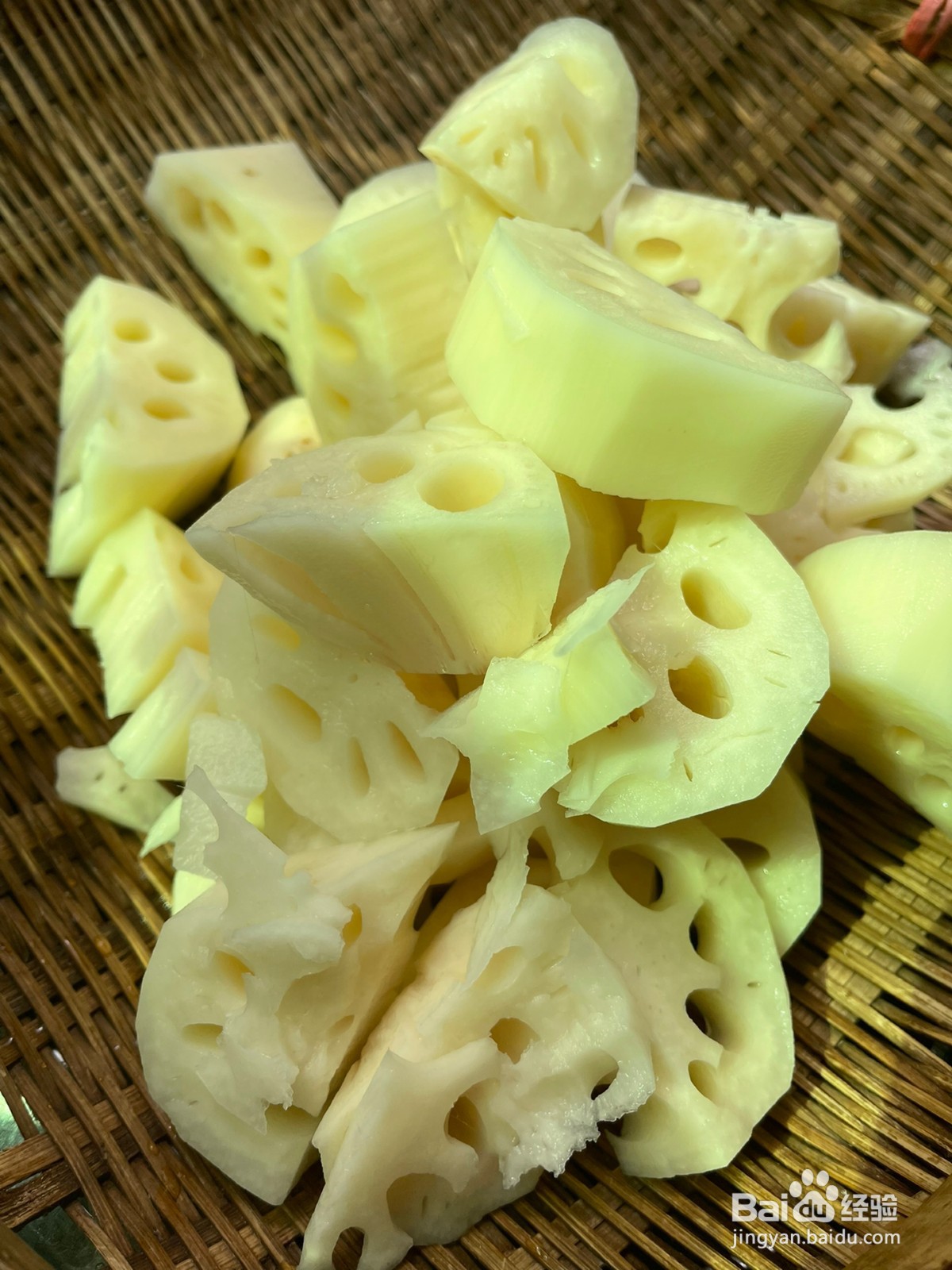 莲藕排骨汤的做法