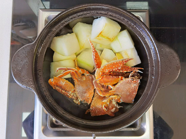 砂锅螃蟹炖骨汤