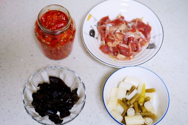 藕带剁椒炒鸡胗