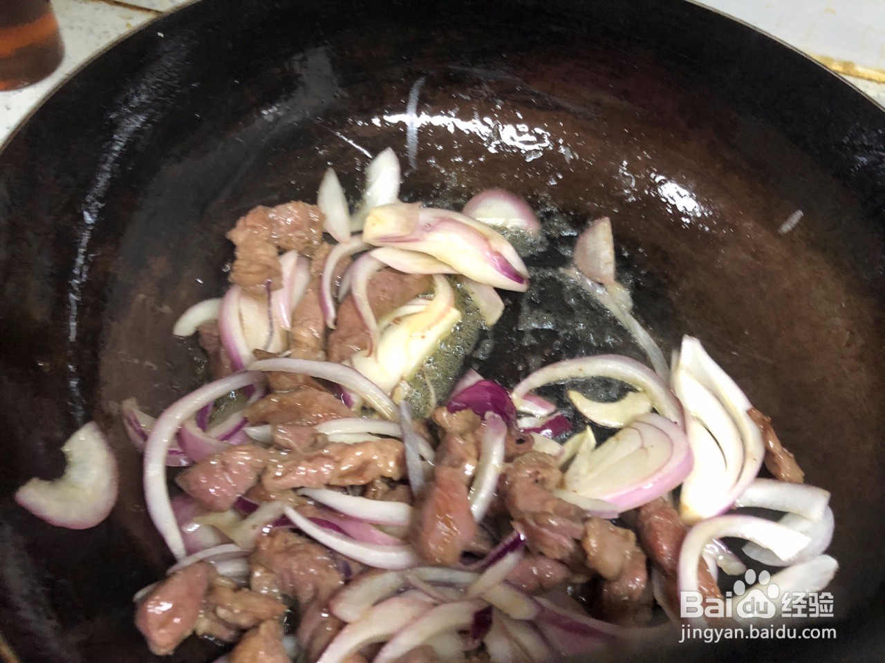 洋葱炒牛排的做法