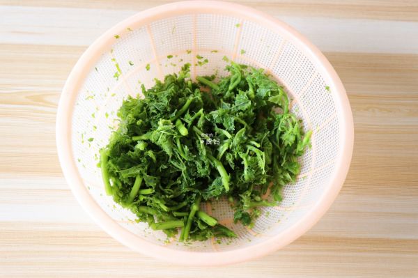 牛肉酱炒南瓜藤