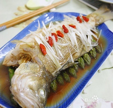 孕妇食谱：[2]芦笋清蒸鲈鱼家常菜