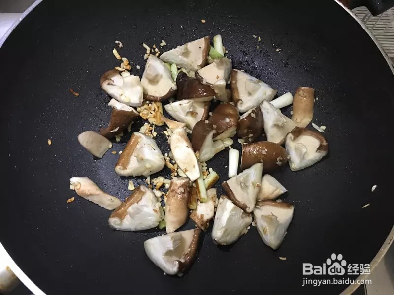 怎样做出家常菜系列之香菇芋艿烧鸡腿