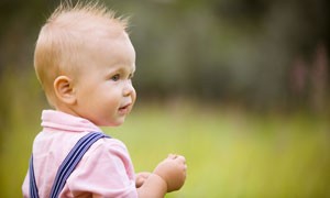 如何给新生宝宝选择衣服
