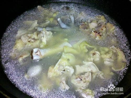 板栗炖溜达鸡汤