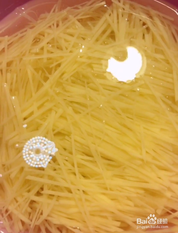 今天更新一篇土豆丝的做法哦！