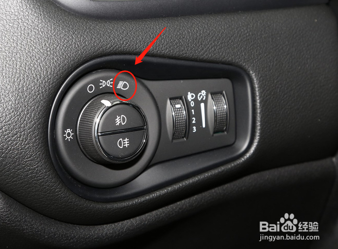 Jeep自由侠车辆灯光如何调节