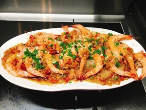 蒜茸酱粉丝蒸虾的做法