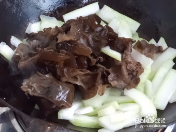 冬瓜炒木耳的做法