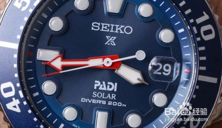 这个夏天的海滩，最好看的比基尼？潜水表不服