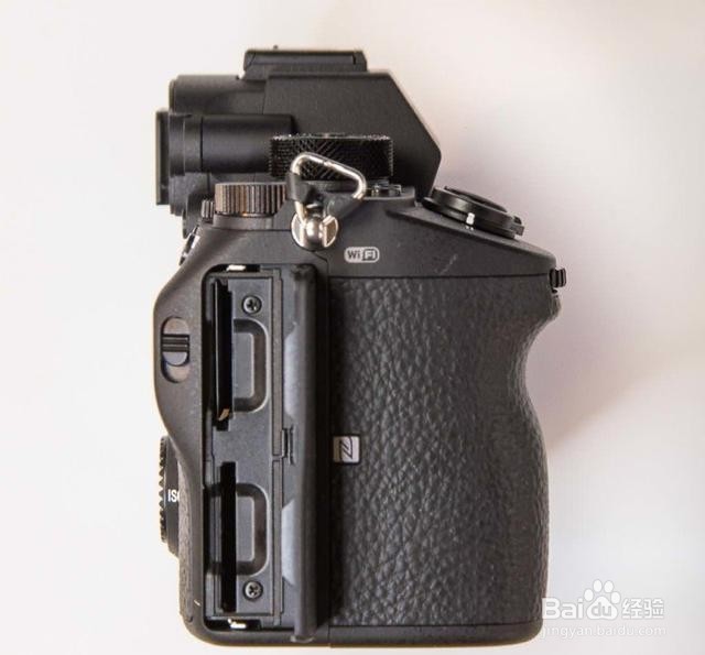 索尼a7r3电池仓盖板怎样拆解