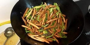 超级下饭香干肉丝的做法!