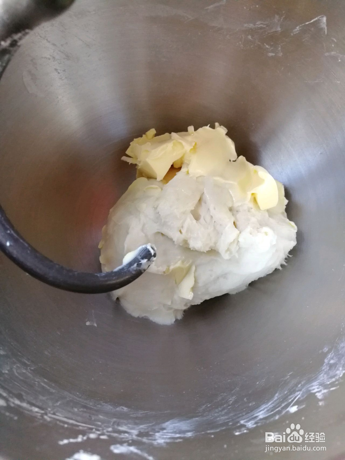 肠仔沙拉面包的做法