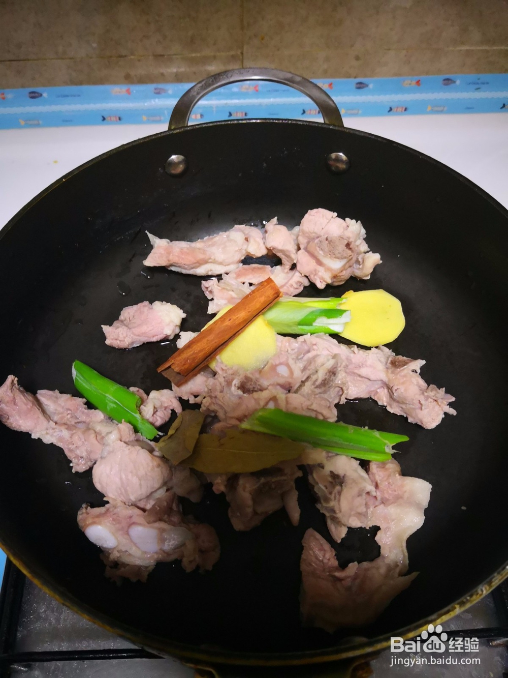 怎么做脊骨炖酸菜