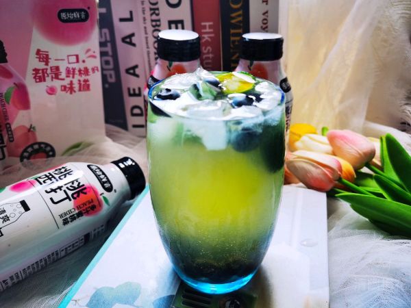 桃桃西打汽泡水