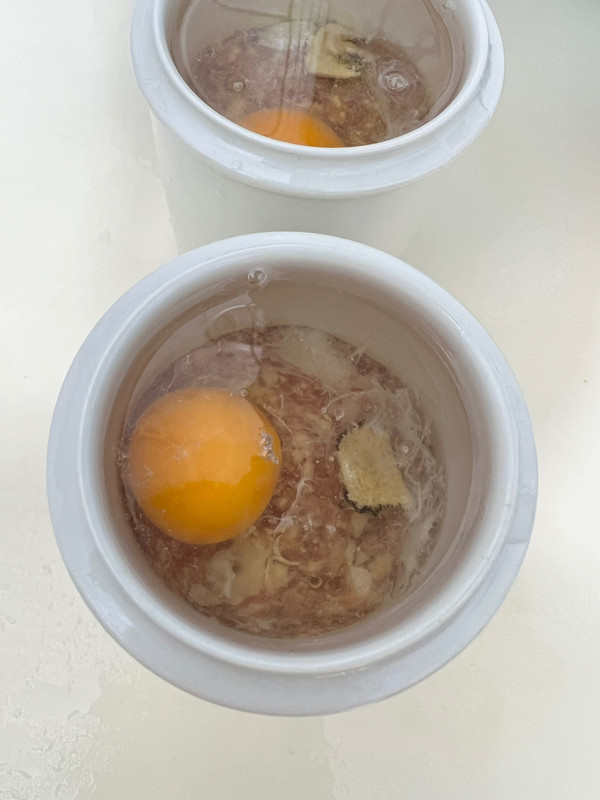 当归肉饼蒸蛋汤