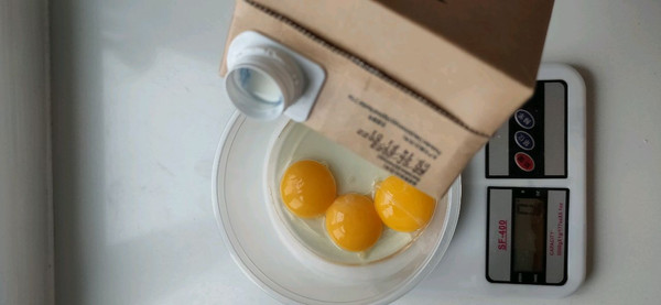 生日蛋糕配6寸戚风蛋糕配方