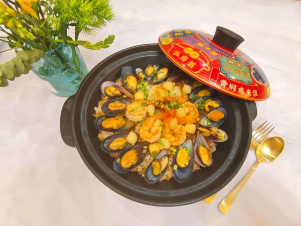 海鲜贻贝煲仔饭