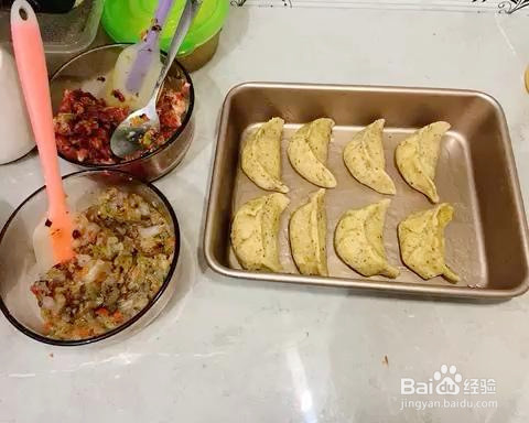 三鲜牛肉虾仁烤生酮饺子的做法