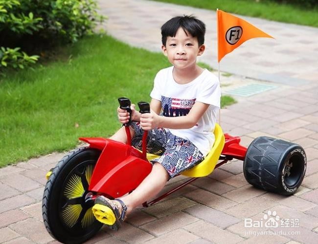给孩子买电动汽车的注意事项