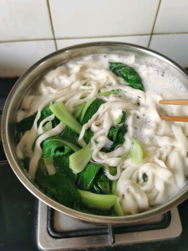 夏季凉拌手擀面