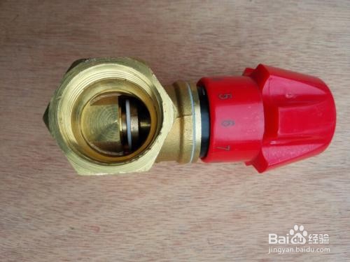 暖气调温阀怎样拆开塑料盖