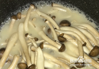 白汁蟹味菇拌意大利面