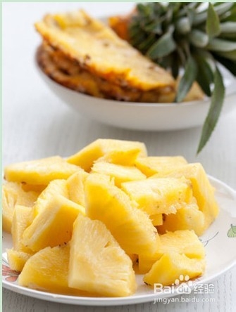 削菠萝的正确方法 轻轻松松搞定