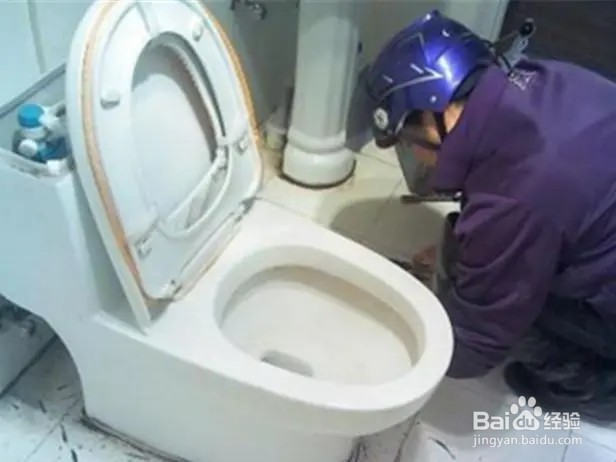 马桶冲水不流畅怎么解决