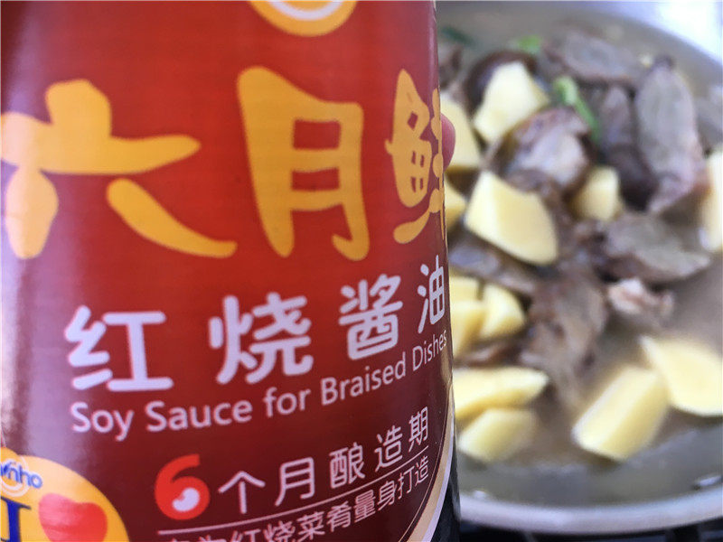 鲍鱼酱肘焖土豆的做法