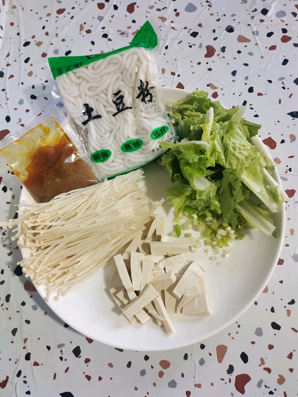 砂锅酸汤土豆粉