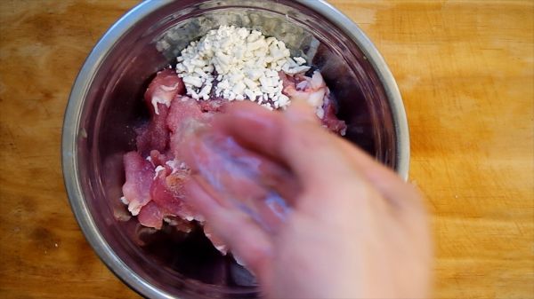 先炒莴笋还是炒肉