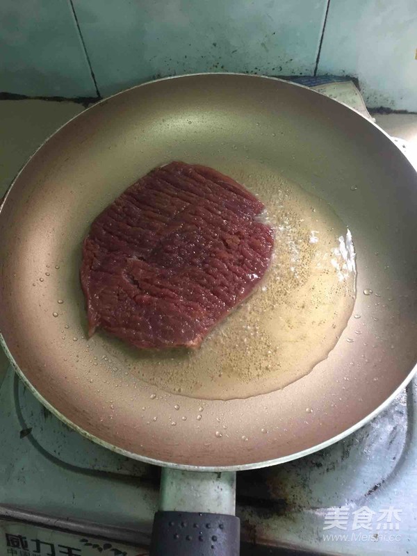 黑椒牛排的做法