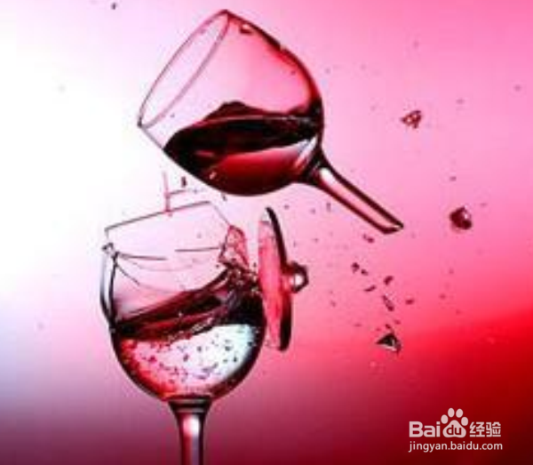 衣服上沾了油渍会很难看,怎么能快速清除?