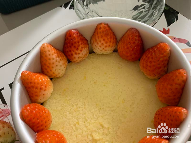 草莓火龙果慕斯蛋糕的做法