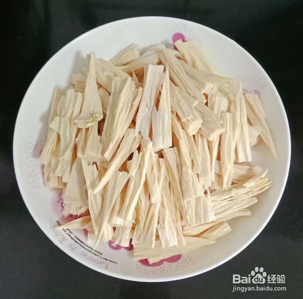 如何做美味的芹菜炒腐竹