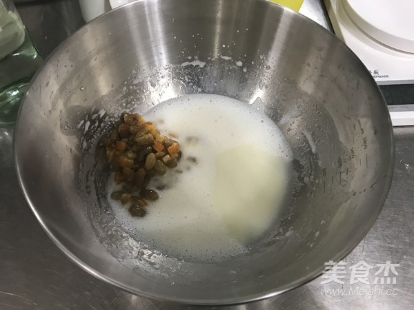 朗姆酒葡萄干戚风蛋糕